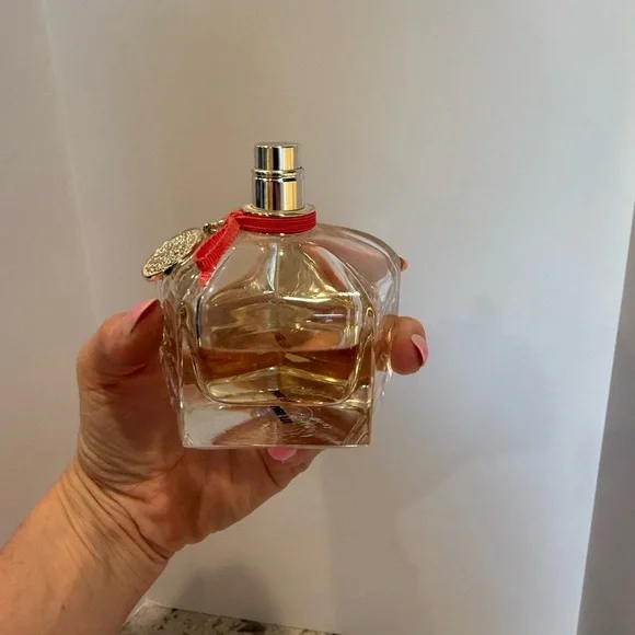 Vince Camuto Amore Perfume - Picture 4 of 5